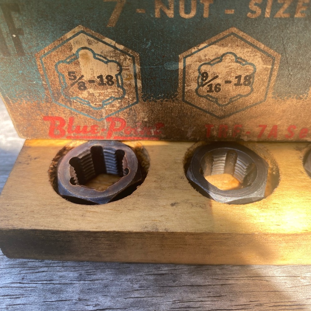 Snap Nut Size Rethreader Set - Black and Gold - Picture 6 of 8